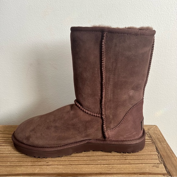 UGG Classic Genuine Shearling Lined Short Boot - Picture 7 of 9